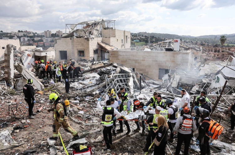 އީރާންގެ ހަމަލާއެއްގައި އިޒްރޭލުގެ ސިޓީއަކުން އަށް މީހުން މަރުވެއްޖެ