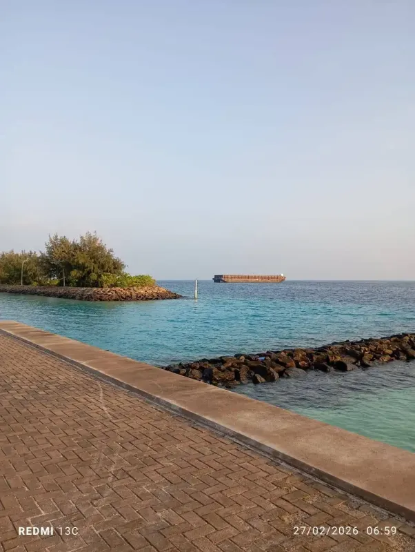 މަގޫދޫގެ އެއަރޕޯޓު ތަރައްގީ ކުރުމަށް އެރަށަށް ގެނެސްފައިވާ ހިލަވެލި، ސަރުކާރުން ގެންދަން މަސައްކަތް ކުރުމުން ރައްޔިތުން ނުކުމެ ހުއްޓުވައިފި