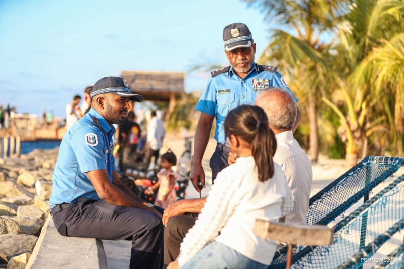 ރައްޔިތުންނާ ގާތުން ބައްދަލުކުރުމަށް ފުލުހުންގެ ވޯކް އެންޑް ޓޯކް ހަރަކާތެއް!