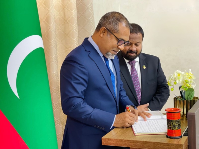 އީރާނުން ހަމަލާ ދޭތީ ޔޫއޭއީގައި ދިރިއުޅޭ ދިވެހީން ބޭރުގައި ނޫޅުމަށް އެދިއްޖެ