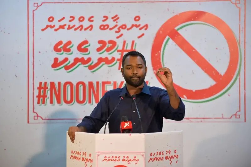 ރައީސް މުއިއްޒު ދަންނަ ޑިމޮކްރަސީ އަކީ ފެން އޮތް ކޮޅަކަށް ދިއުމާއި ހިހޫތަނުން ކެއުން: މީކާއިލް