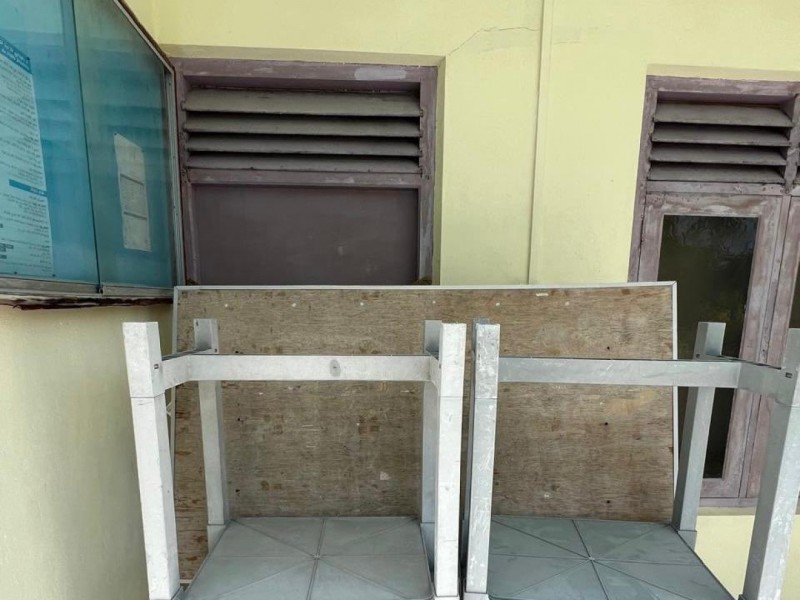 މުވައްޒަފުން އިސްތިއުފާދިނުމުން ރަކީދޫ ކައުންސިލް ފަޅަށް، ރައްޔިތުން ނިކުމެ ބަންދުކުރީ ކައުންސިލް އިދާރާ!