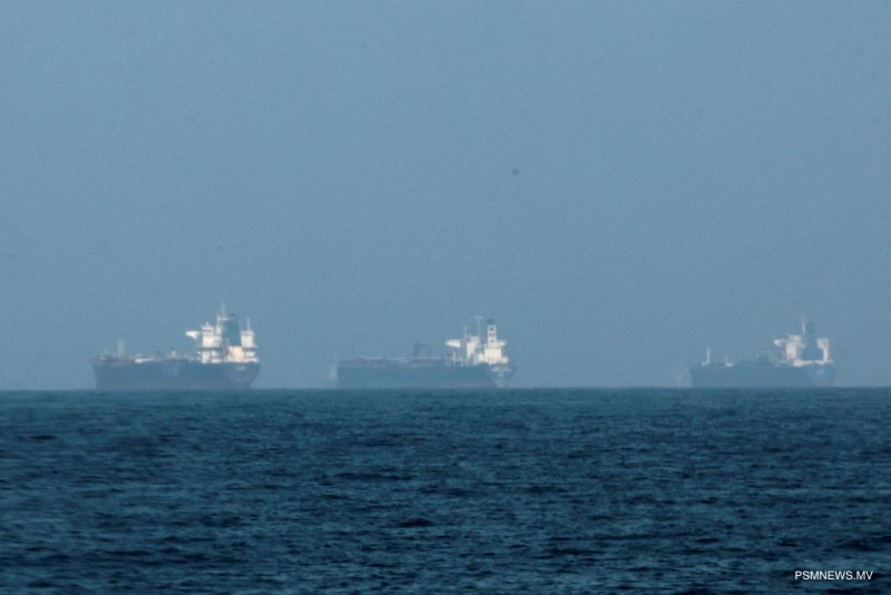 ގަލްފުގައި ހުރި ތެޔޮ ޓޭންކަރުތަކަކަށް އަނެއްކާވެސް ޙަމަލާތަކެއް