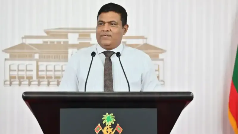 ވީއައިއޭ އިން 1 ލައްކަ ޑޮލަރު ފޭރުނު މައްސަލައިގެ ތަހުގީގު ލަސް، އެކަމާ ގުޅޭ ސުވާލު މިހާރު ކުރަން ޖެހޭނީ ފުލުހުންނާ: މިނިސްޓަރު އަމީން