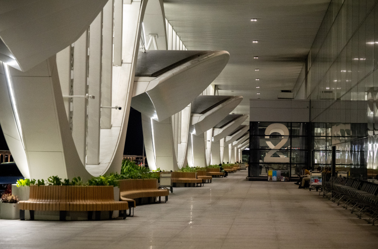 6 ކިލޯގެ ޑްރަގާ އެކު އިންޑިއާގެ ދެ ޒުވާނަކު އެއާޕޯޓުން ހައްޔަރުކޮށްފި