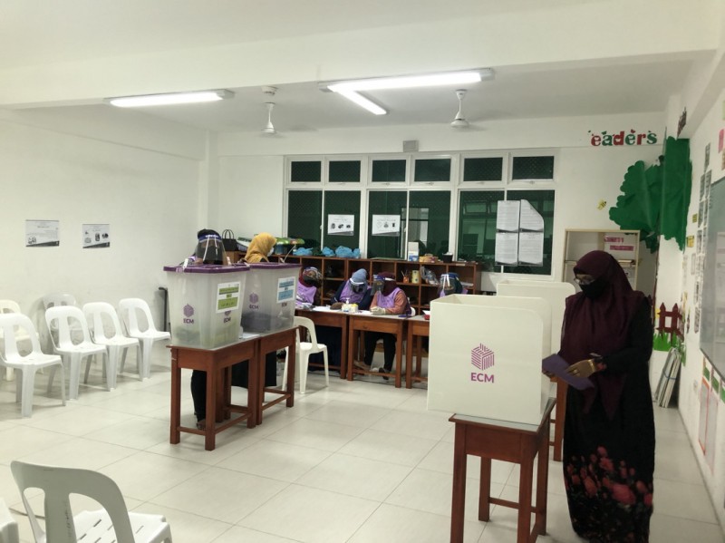 އަންނަ މަހުގެ 4 ގައި ބާއްވާ އިންތިޚާބަށް 588 ވޯޓު ފޮށި ބަހައްޓާނެ