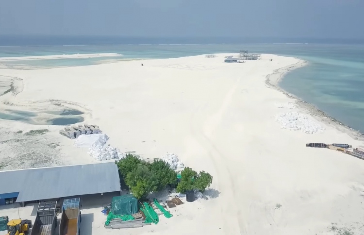 އަލިފުށީ އެއާޕޯޓު ބިމުގެ ބޮޑު ބައެއް ގިރައިފި، މަސައްކަތް މި މަހު ފަށަނީ