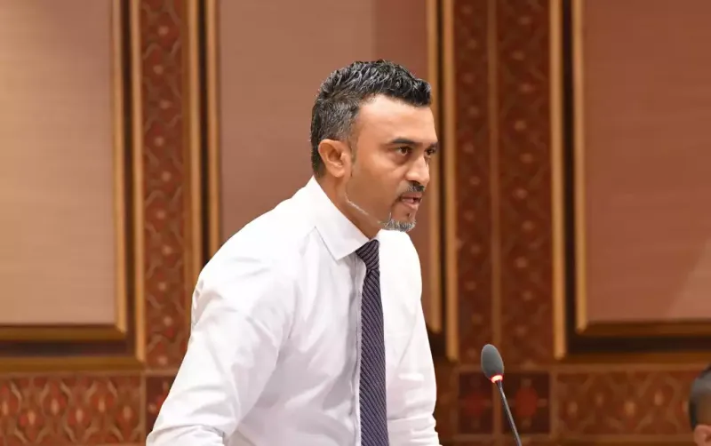 މި ސަރުކާރަށް 1 ލައްކައަށް ވުރެ ގިނަ ރައްޔިތުން ނޫނެކޭ ބުނެފި، ދެން ފައިބައިގެން ދޭ.....ދެން ލަލަލާ: ނާޒިލް