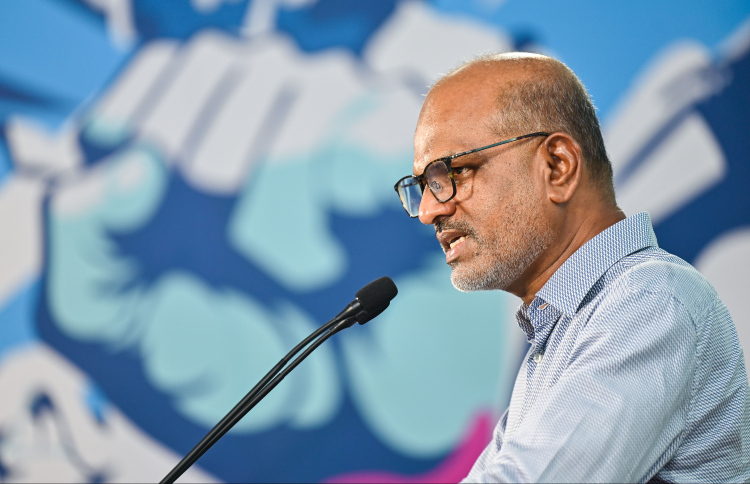 ތުހުމަތުތައް ދޮގު ކުރައްވައި، މަޖިލީހުގެ ނައިބު ރައީސް ކަމުން ނާޒިމް އިސްތިއުފާ ދެއްވައިފި
