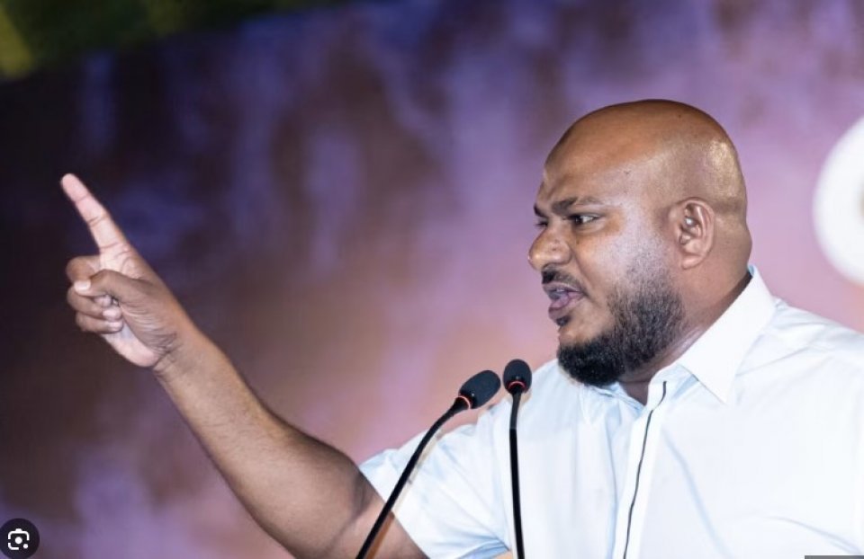 މޭޔަރުކަމުގައި ރައީސް މުއިއްޒު ހުންނެވިއިރު އެމްޑީޕީން އެމަނިކުފާނަށް ހުރަސްއެޅި: ޝުޖާއު