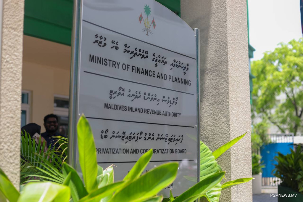 ލޯނާއި އިންޓްރެސްޓަށް 1.3 ބިލިޔަނަށްވުރެ ގިނަ ރުފިޔާ