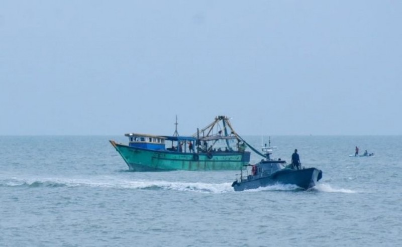ސްރީލަންކާގެ ކަނޑުގެ ސަރަހައްދުން 10 ބިލިއަން ރުޕީސްގެ މަސްތުވާތަކެއްޗާއި ހަތިޔާރު އަތުލައިގަނެފި