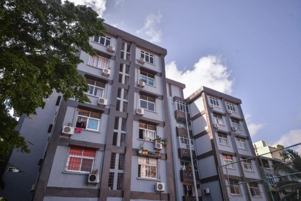 ސިނަމާލެ ފްލެޓުތައް މަރާމާތުކޮށްދޭނެ ބަޔަކު ހޯދަނީ