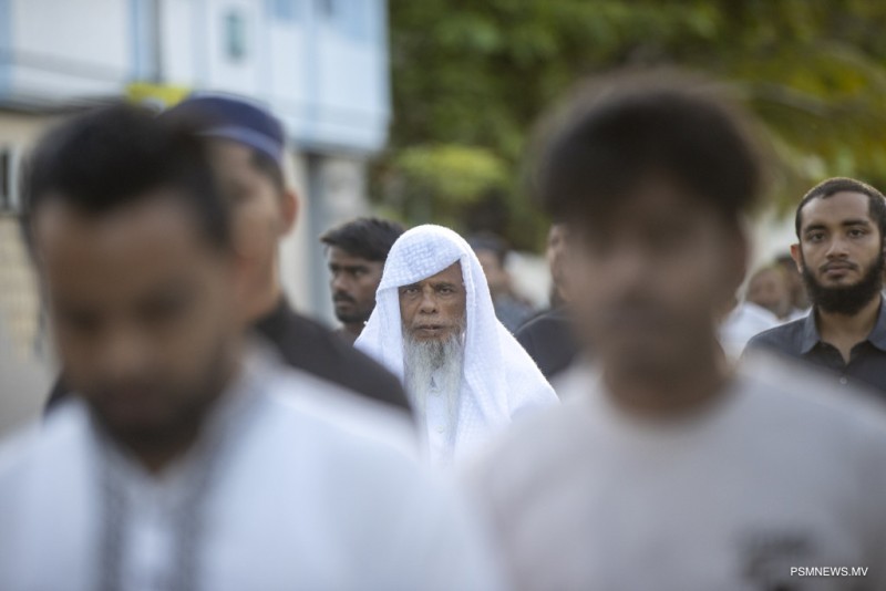ފޮޓޯ: މާލޭގައި ބޮޑު ޖަމާއަތުގައި ކުރި ފިޠުރު ޢީދު ނަމާދު