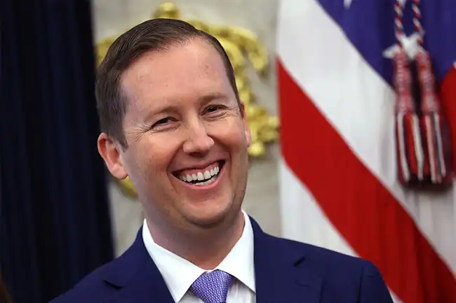 ރައީސް މުޢިއްޒުގެ ބައްދަލުވުން ކެންސަލް ކުރެއްވުމަށް ފަހު، ޓްރަމްޕްގެ މަންދޫބު ސާޖިއޯ ފުރާވަޑައިގެންފި