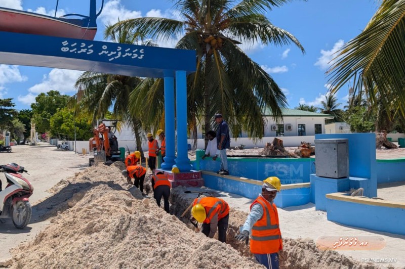 ގެމަނަފުށީ މަގުތައް ޒަމާނީ ފެންވަރަށް ތަރައްޤީކުރަން ފަށައިފި