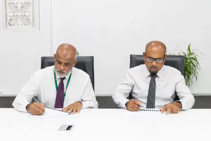 އިންތިޚާބާ ދިމާކޮށް އެއްވެސް މަޝްރޫއެއް ނުފަށާނެ ކަމަށް ރައީސް ވިދާޅުވެެފައިވަނިކޮށް ރައީސްގެ ބަސްފުޅާ ދެކޮޅަށް، 8 ރަށެއްގެ މަޝްރޫއުތައް ކުންފުނިތަކާ ހަވާލުކޮށްފި