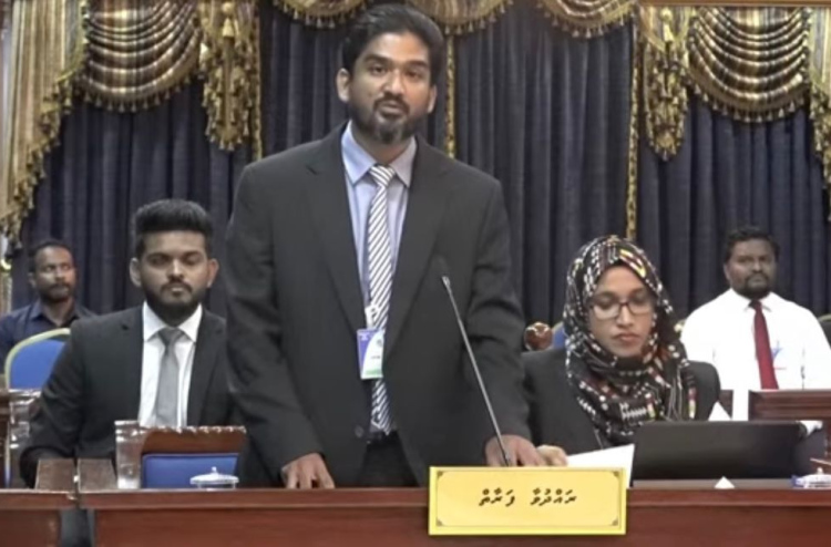 އާންމު ވޯޓު ސުވާލު ގާނޫނުއަސާސީއާ ހިލާފެއް ނޫން: ދައުލަތް