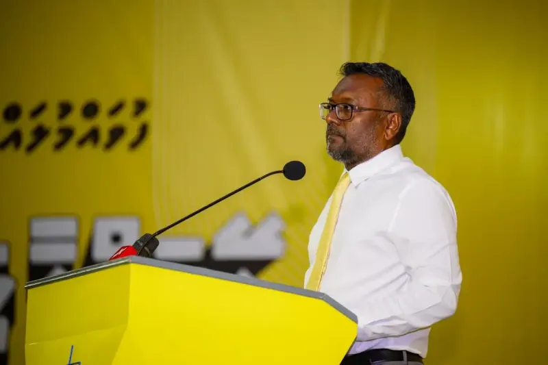 އެއްކޯ މަތީގައި ޖެހުމުން އަނެއް ކޯ ދިއްކޮށްލާ ދަރަޖައަށް ރައްޔިތުންގެ ހާލަތު ބަދަލު ކުރަން މިސަރުކާރުން ބޭނުންވޭ: ފައްޔާޒު