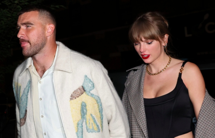 ޓޭލާ އާއި ޓްރޭވިސް ތިން ހަފުތާގެ ހަނީމޫނަކަށް އެކި ގައުމުތަކަށް
