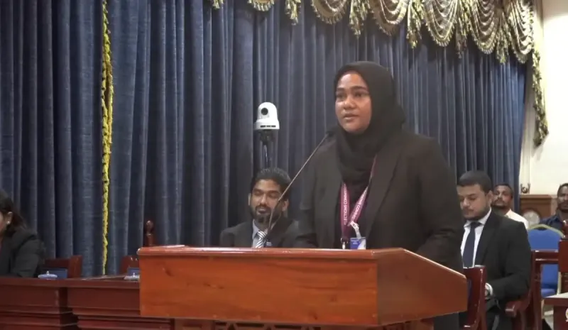 އީސީއަކީ މައްސަލައިގެ ޚަސްމެއްނޫންކަމަށް ބުނުމުން އުއްތަމަފަނޑިޔާރުގެ ސުވާލެއް: އިލެކްޝަންސްއާ ގުޅޭ މައްސަލައެއް ކޮމިޝަން ނުހިމަނައި ކުރިއަށް ގެންދިއުން ރަނގަޅުވާނެތޯ؟