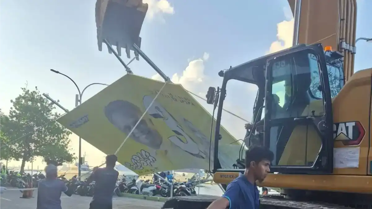 ސަރުކާރުން އެމްޓީސީސީގެ މުވައްޒަފުން ލައްވާ އާޒިމްގެ ބޮޑު ބިލްބޯޑު ހަލާކުކޮށްލައިގެން ނަގަނީ