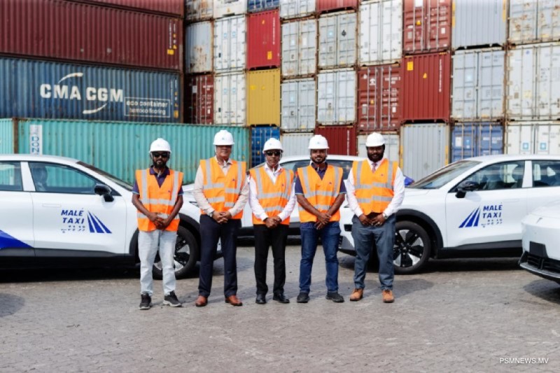 ޓެކްސީ ލައިންގައި ބޭނުންކުރާ ކާރުތައް ގެންނަން ފަށައިފި