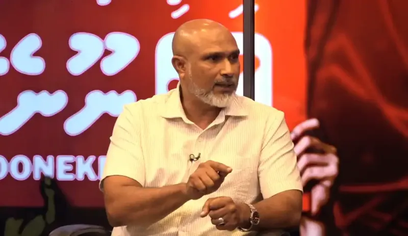 ރައީސް މުއިއްޒު ޑިކްޓޭޓަރެއްގެ ސިފައިގައި މަސައްކަތް ކުރަމުންދާތީ، ރިފެރެންޑަމަށް ނޫނެކޭ ބުނަން ޖެހޭ: ސަނީފް