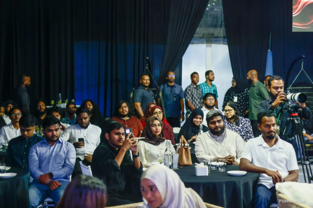"ބޭނުންވަނީ ޒުވާނުންނާއި އަންހެނުންނަށް މަޖިލީހުގެ %10 ޚާއްޞަކުރަން"