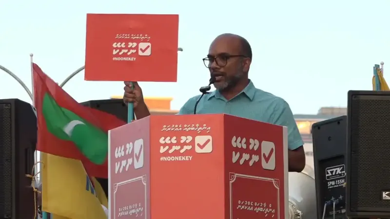 ރެފަރަންޑަމަށް ނޫނެކޭ ބުނަން ޖެހެނީ ނޯތު ކޮރެއާ ސްޓައިލްގައި، ކިމް ޖޮން އުން ހެދިގެން މުއިއްޒު ހުދުމުހުތާރު ވެރިކަމެއް ކުރަން އުޅޭތީ: އަމީރު