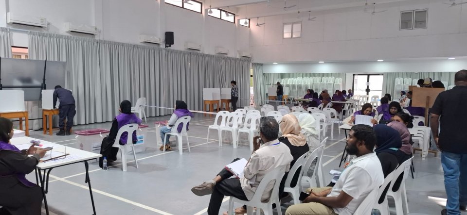 މެންދުރު 2 އާ ހަމައަށް 130،000 އަށްވުރެ ގިނަ މީހުން ވޯޓުލައިފި