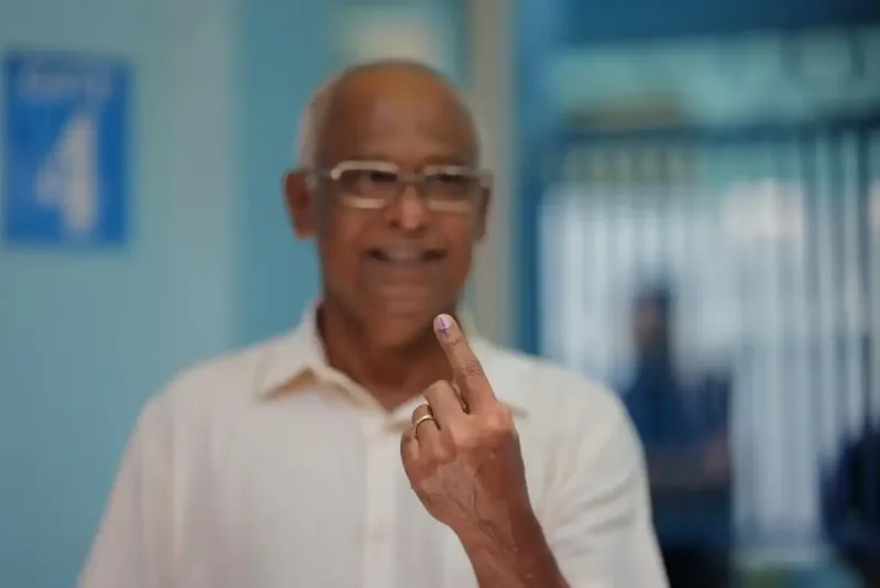 ކުރީގެ ރައީސް ސޯލިހު ވޯޓުލައްވައިފި، އެދިލެއްވީ އަވަހަށް ނުކުމެ ވޯޓުފޮށިތައް ފުރާލަން!