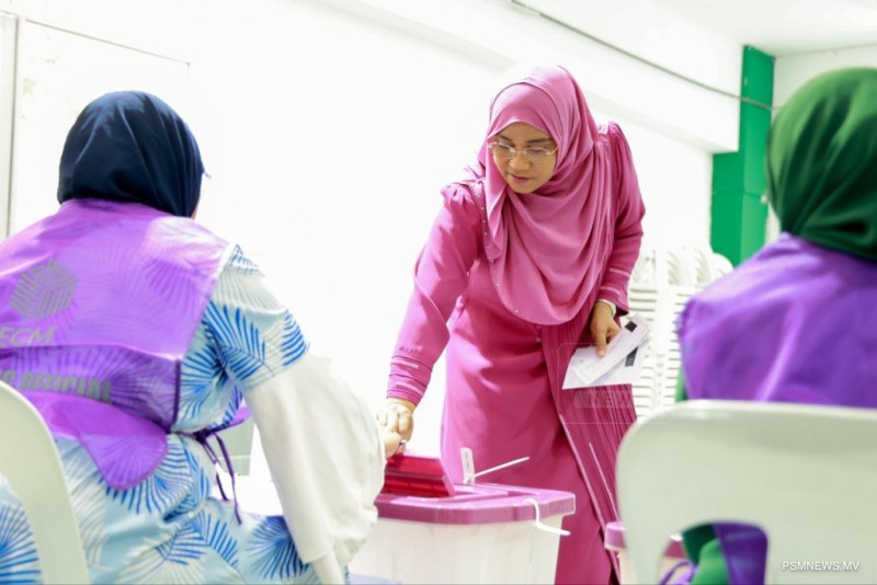 ރައީސުލްޖުމްހޫރިއްޔާގެ އަނބިކަނބަލުން ސާޖިދާ މުޙައްމަދު ވޯޓު ލައްވައިފި