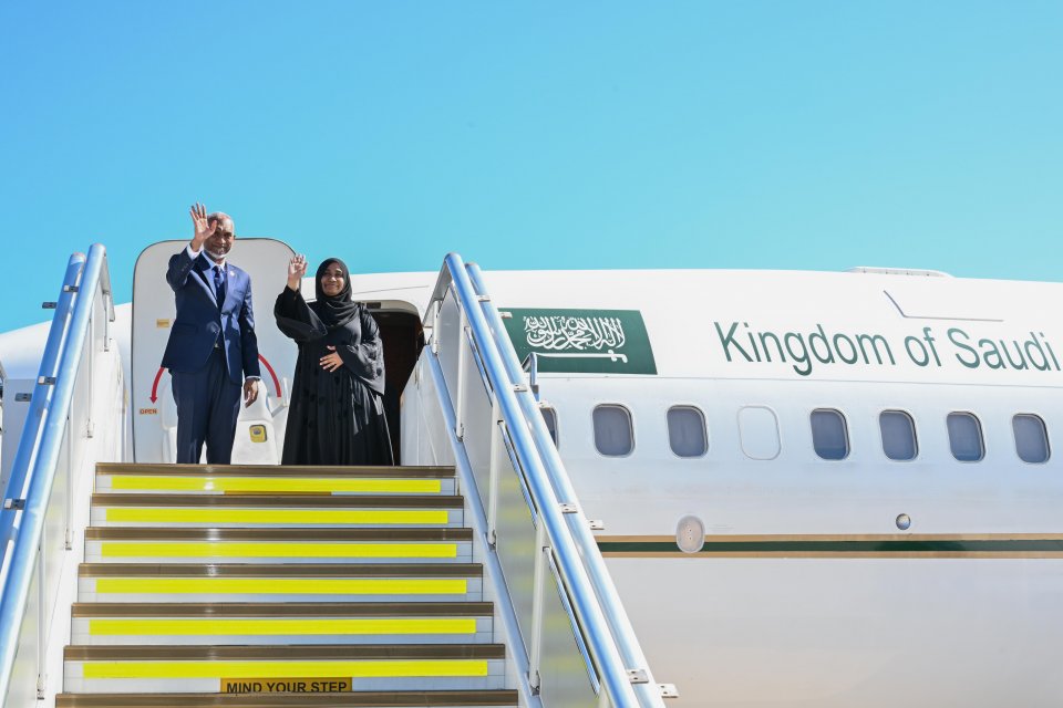 އުމްރާގެ އަޅުކަމަށް ރައީސްގެ ދެ ކަނބަލުން ފުރާވަޑައިގެންފި