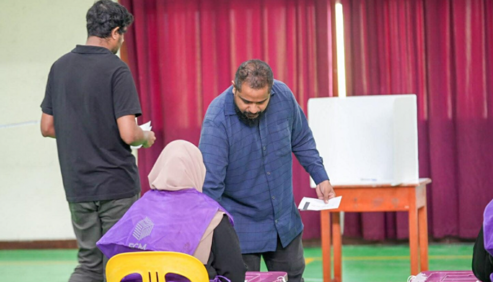 ތިން އިންތިޚާބުގެ ވޯޓުލުން ފަށައިިފި