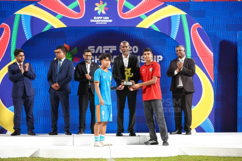 ޓޮޕް ސްކޯރާކަން ލިބުނަސް، ސާފް އިން އިލާންގެ ޓްރޮފީ ނުދިން