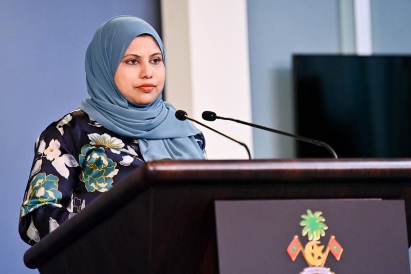 އިދިކޮޅުގައި އެއްވެސް ކަހަލަ ހަރުދަނާ ނިޒާމެއް ނެތް ކަމަށް ހީނާ ވިދާޅުވުމުން ގިނަ ބައެއްގެ ފާޑު ކިޔުން އަމާޒުވެއްޖެ