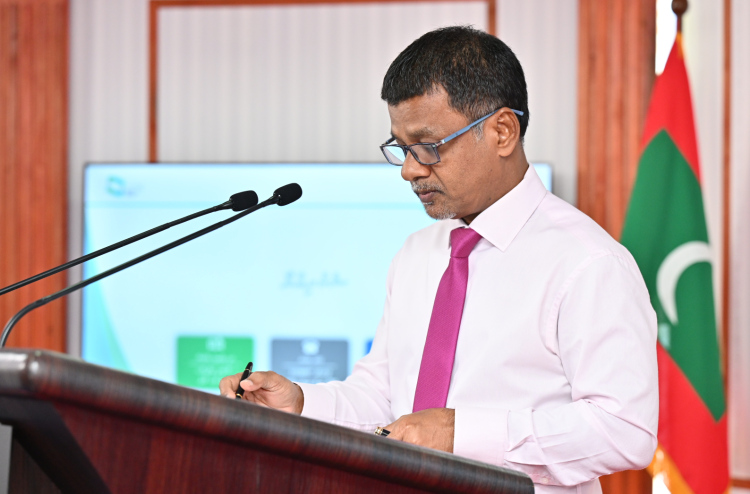 ސިއްހީ ދާއިރާ އަށް މި އަހަރު 1،900 މުވައްޒަފުން ނެރޭނަން: ނާޒިމް