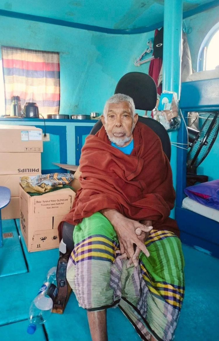 ބިޔަ ރާޅުތަކުގެ ތެރޭގައި 87 އަހަރުގެ އަފީފް ދެއްކީ ގަދަ ހިތްވަރު!