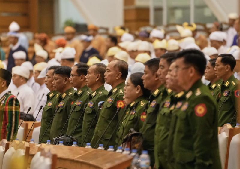 މިޔަންމާގެ އާ ކެބިނެޓުގެ ގިނަ ވަޒީރުންނަކީ އަސްކަރިއްޔާގެ ކުރީގެ ޖެނެރަލުން