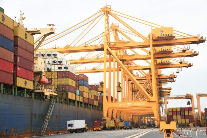 ކޮލޮމްބޯ ޕޯޓުގައި ރާއްޖެ ނުގެނެވި 4،200 ކޮންޓެއިނަރު އެބަހުރި، 80 ކޮންޓެއިނަރު އަވަސްކޮށްދޭން ވަނީ އެދިފައި: ސައީދު