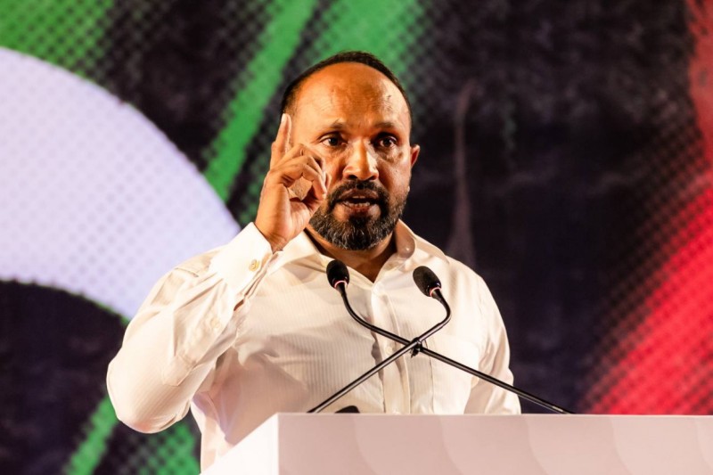 ރައީސް އަރިހުގައި ތިބި ބައެއް މީހުން ތާކުންތާކުނުޖެހޭ، މިހާ ނާގާބިލު ވަޒީރުންގެ މަޖިލީހެއް ވެސް އަދިނެތް: ޖަމީލު