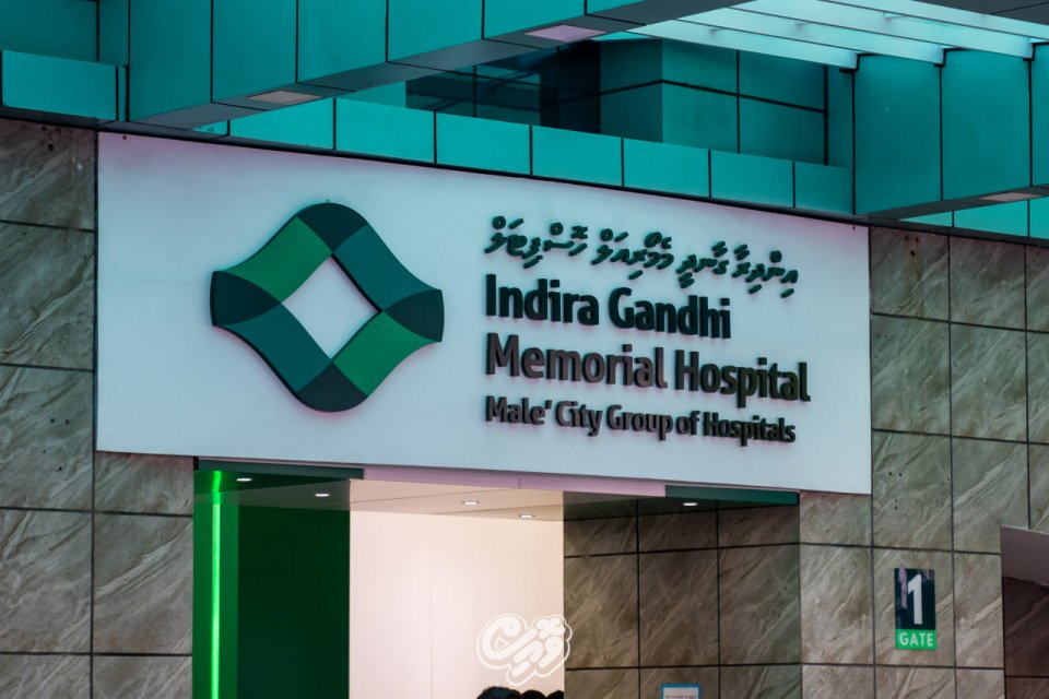 މާލޭގެ ގެއެއްގެ މަތިން މީހަކު ވެއްޓި އަނިޔާވެއްޖެ