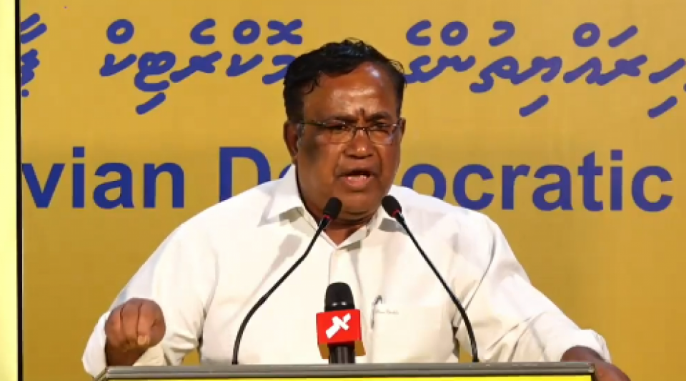 ގަޕޯގެ އިތުބާރު ނެތްކަމުގެ ވޯޓެއް ނަގަން ޕެޓިޝަނެއްގައި ސޮއި ކުރަން ފަށައިފި