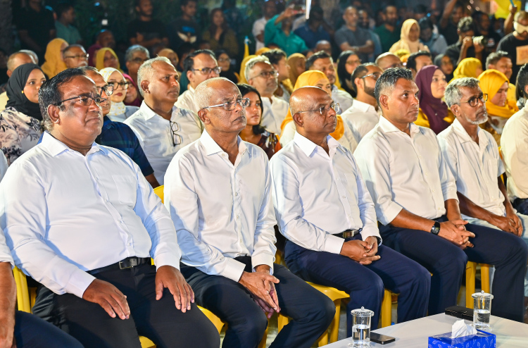 ޗެއާޕާސަނަށް ލަފާދޭން ފަސް ލީޑަރުންގެ ކޮމިޓީއެއް، ބޮޑެތި ބަދަލުތަކެއް ގެންނަން އެމްޑީޕީގެ ގައުމީ މަޖިލިސް މިރޭ!
