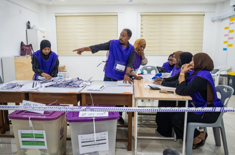 މިއީ އިންސާފުވެރި އިންތިހާބެއް، ވޯޓުގެ ދެ ވަނަ ބުރު އަންނަ ހޮނިހިރު ދުވަހު ބާއްވާނެ: ޒާހިދު