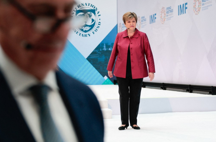 ދުނިޔޭގެ އިގްތިސާދީ ކުރިއެރުން ދަށްވާނެ ކަމަށް އައިއެމްއެފުން ލަފާކޮށްފި