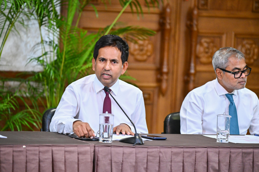 ލަންކާގައި ތާށިވެފައި ހުރި ކޮންޓެއިނަރުގެ އަދަދު 4،000އިން 1،741އަށް ދަށްކުރެވިއްޖެ: ސައީދު