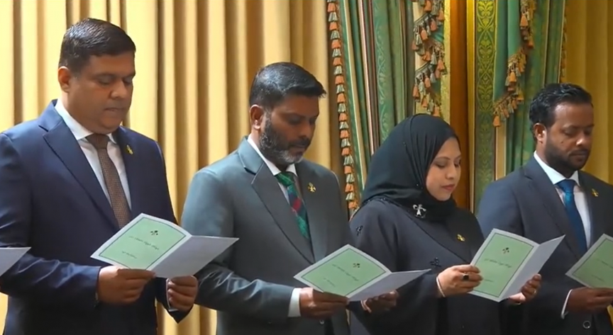 އާ ވަޒީރުން ހުވާކުރައްވައިފި: ފޮރިން މިނިސްޓަރަކަށް އިރުތިޝާމް، ސަގާފަތާ ބެހޭ މިނިސްޓަރަކަށް ހީނާ