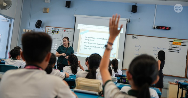 ސިންގަޕޫރުގައި ބުލީ ކުރާ ކުދިން ސަސްޕެންޑް ކުރުން ހިމެނޭހެން ހަރުކަށި އަދަބު ދެނީ